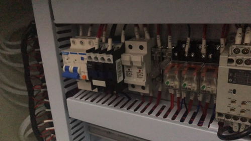 从一次设备严重故障看维修电工的系统学习与成长